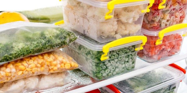 How to Move Frozen Food When Moving